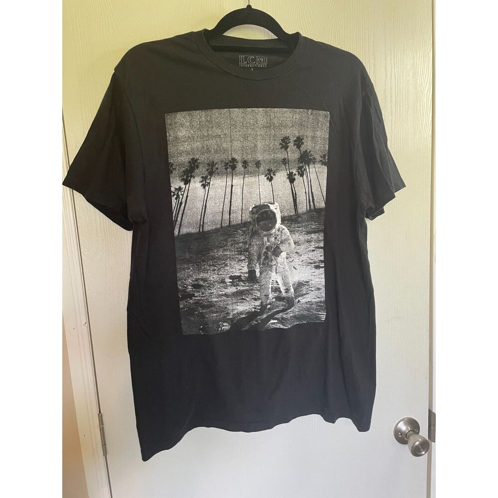 LCM International Men's Black Astronaut Space Graphic Crew Neck Tee Size L